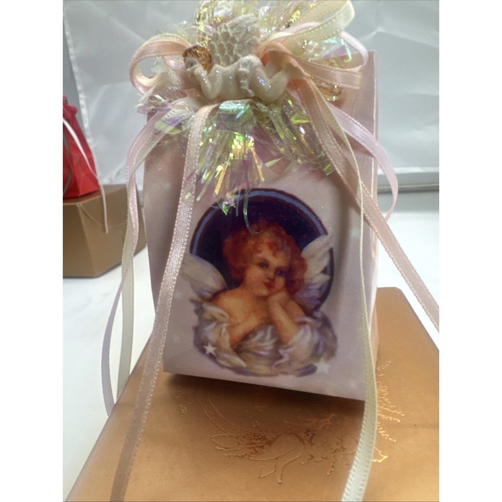 LA Tunes Collection Music Box Ornament - plays‎ "hark The Herald Angels Sing.